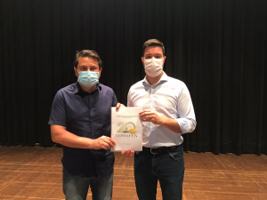 Presidente do COMAFEN entrega relato à Chefe da Casa Civil do Paraná